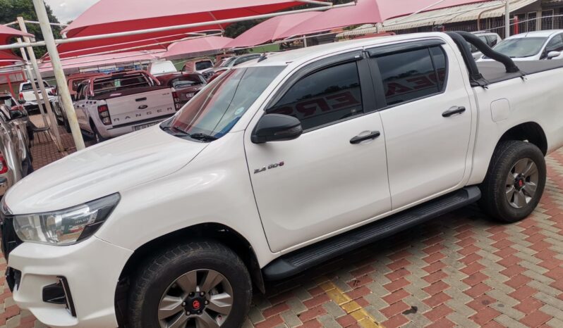 Toyota Hilux 2.4GD-6 full