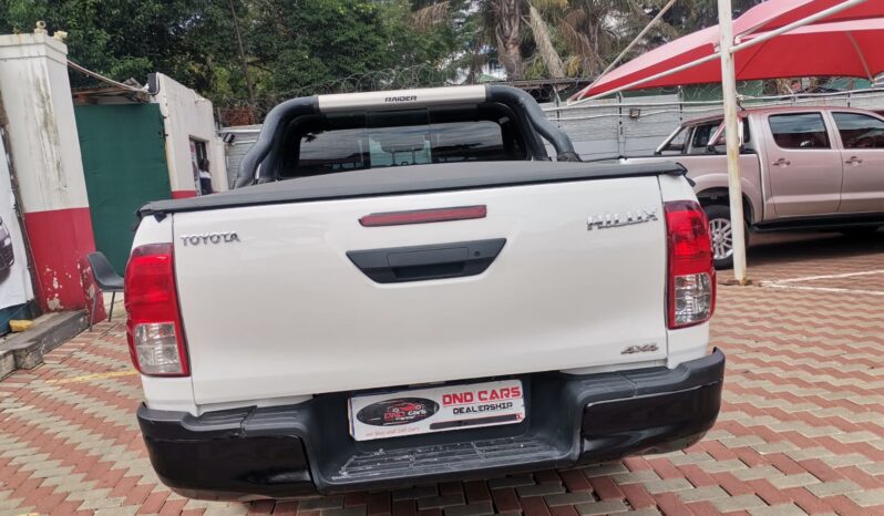 Toyota Hilux 2.4GD-6 full