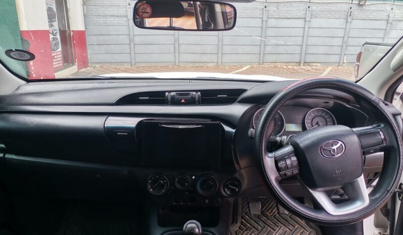 Toyota Hilux 2.4GD-6 full